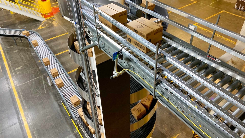 High level view of boxes on multi-level conveyor system