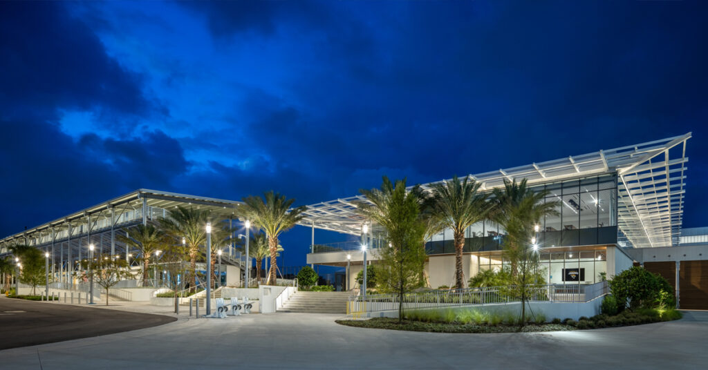 Haskell was selected to construct the Miller Electric Center for the Jacksonville Jaguars NFL football team. The project included a state-of-the-art sports performance center (124,767 SF), indoor practice facility (96,113 SF), two natural grass fields (4.1 acres), and a fan amenity building (23,563 SF) with a 2,090-seat capacity grandstand. (Photo by Ramon Gamo Studio LLC)