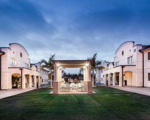 Miramar Inn lawn and picnic area at dusk